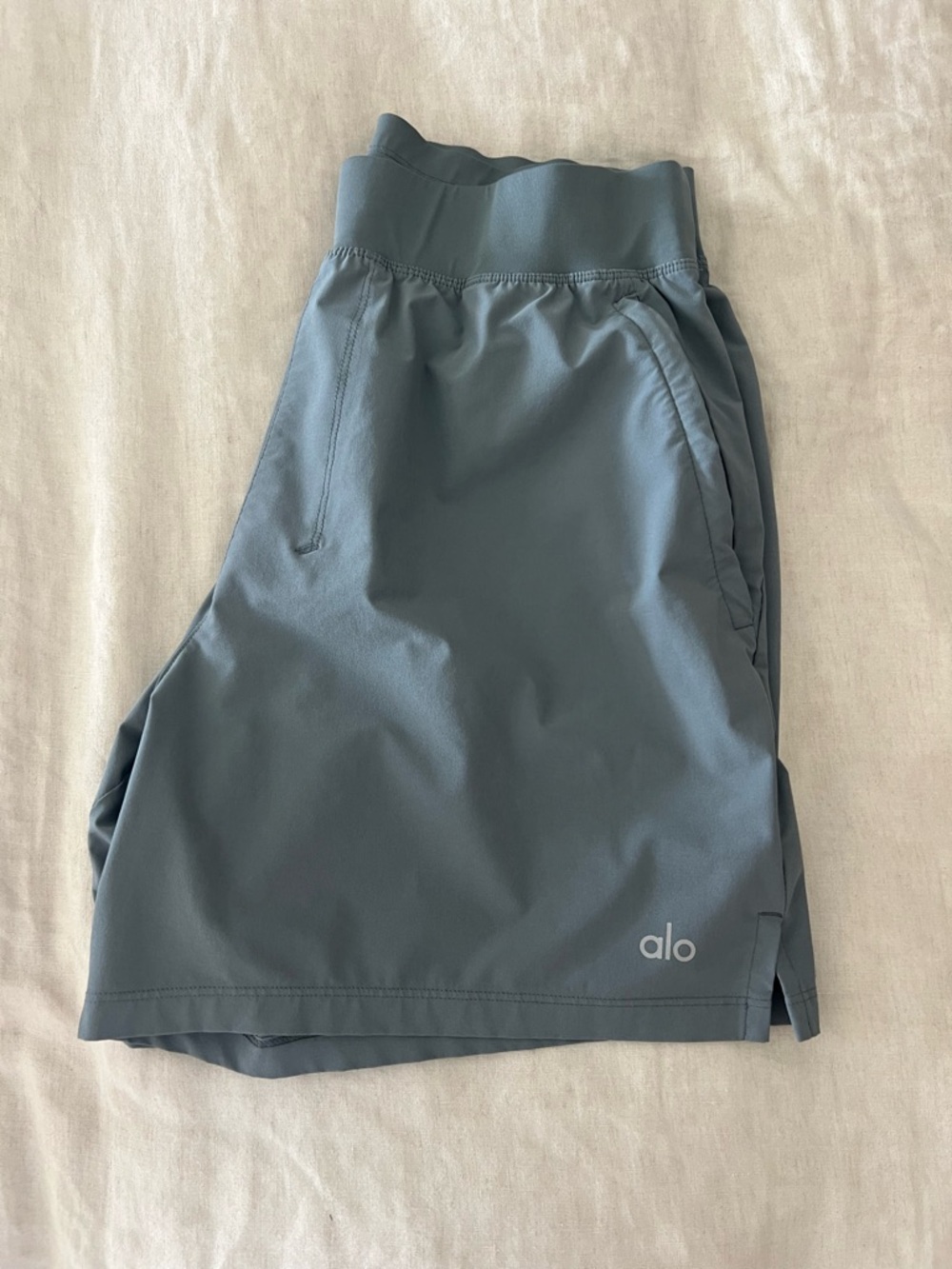 Alo Repitition 5” Shorts in Steel Grey